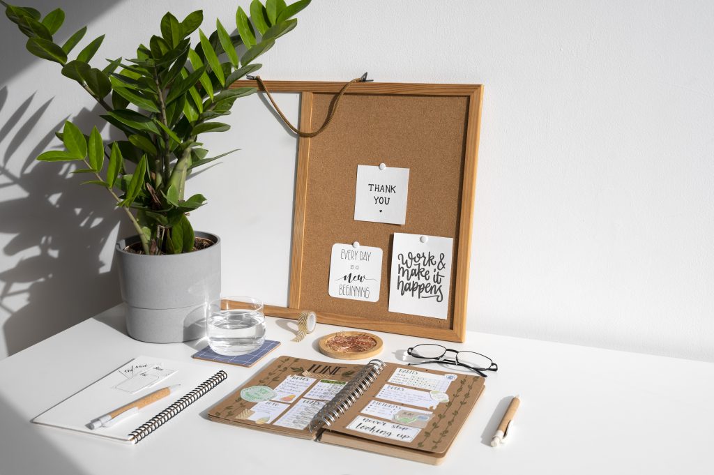 Decoración de Escritorio con Branding: Ideas Personalizadas para Oficinas